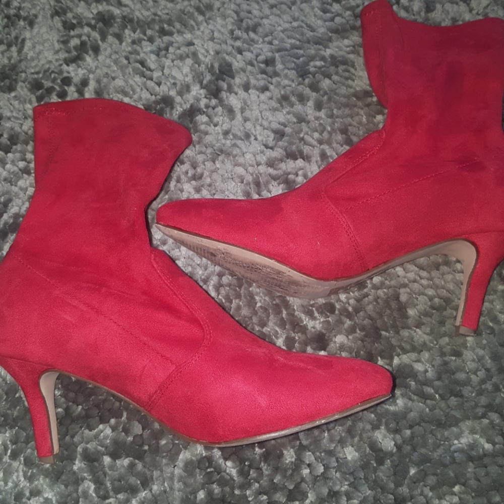 Chase + Chloe red booties size 6